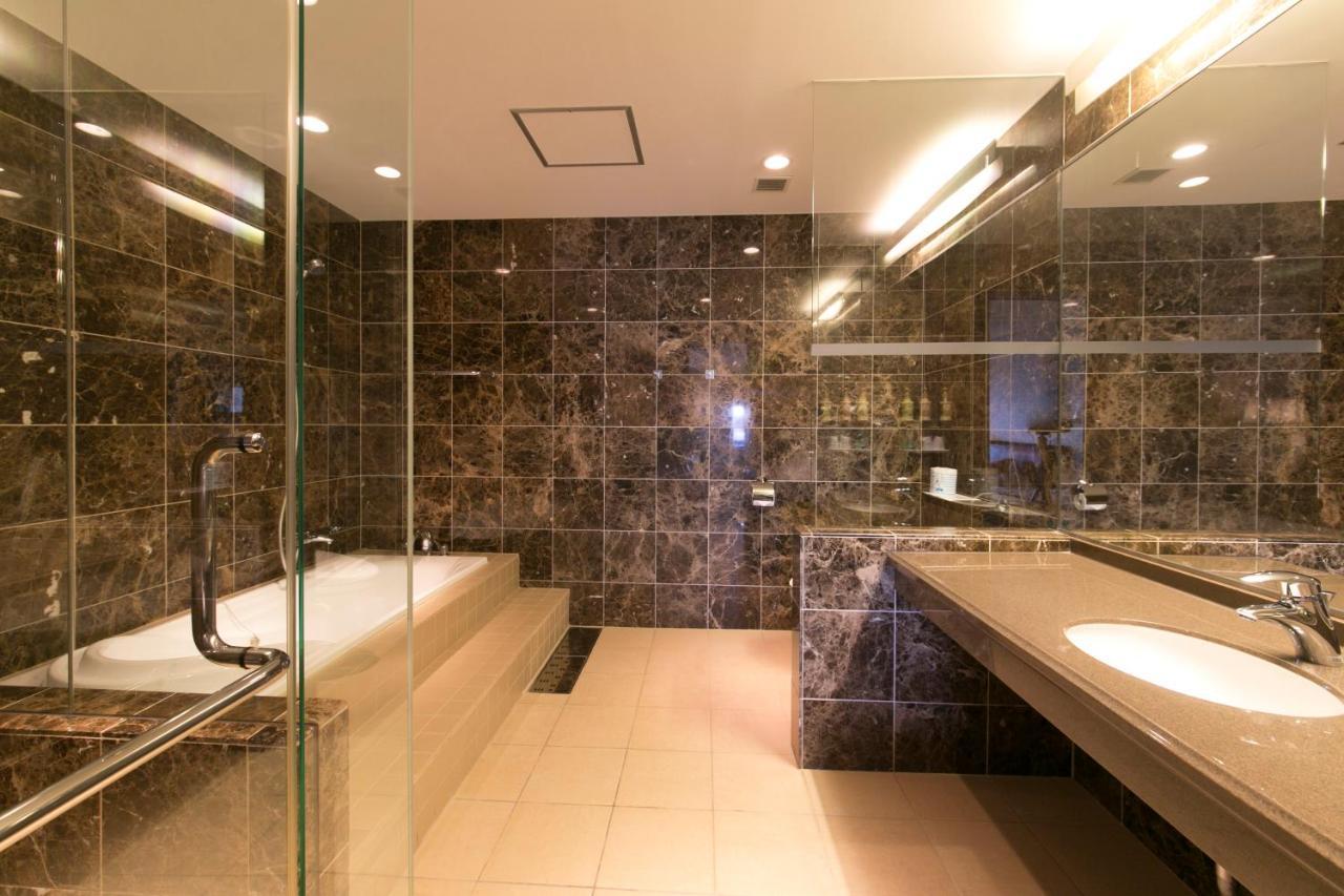 Nakanoshima Plaza Hotell Osaka Exteriör bild